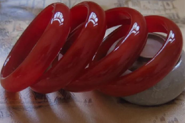 紅玉髓和紅瑪瑙哪個(gè)值錢 紅玉髓是玉石嗎 紅玉髓和紅瑪瑙哪個(gè)值錢 紅玉髓是玉石嗎