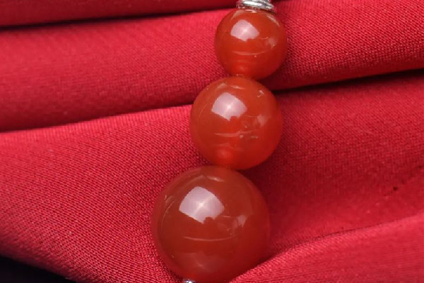 紅玉髓可以辟邪嗎 紅玉髓適合什么人佩戴 紅玉髓可以辟邪嗎 紅玉髓適合什么人佩戴