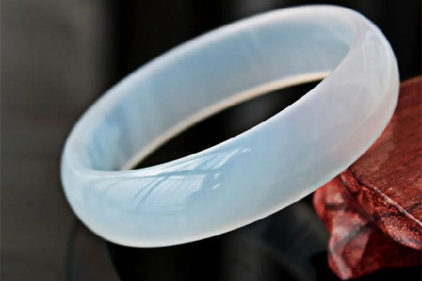 玉髓手鐲里有紋路是不是假的 玉髓手鐲里面有紋路好嗎 玉髓手鐲里有紋路是不是假的 玉髓手鐲里面有紋路好嗎