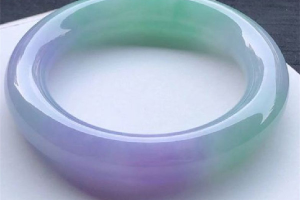 翡翠手鐲有裂紋還值錢嗎 翡翠手鐲有裂紋能養(yǎng)好嗎 翡翠手鐲有裂紋還值錢嗎 翡翠手鐲有裂紋能養(yǎng)好嗎