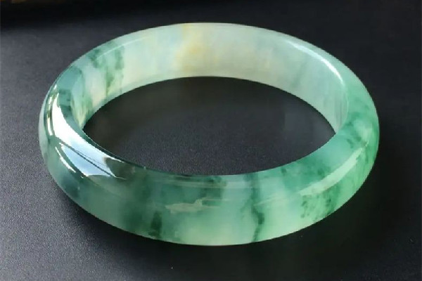 飄花手鐲戴久了飄花會散開嗎 飄花手鐲戴久了有什么樣的變化 飄花手鐲戴久了飄花會散開嗎 飄花手鐲戴久了有什么樣的變化