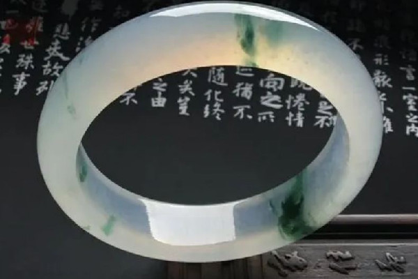 飄花手鐲戴久了飄花會散開嗎 飄花手鐲戴久了有什么樣的變化 飄花手鐲戴久了飄花會散開嗎 飄花手鐲戴久了有什么樣的變化