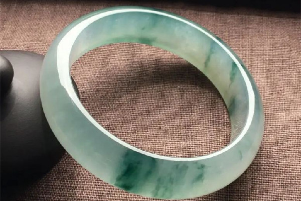 飄花手鐲適合什么年齡 飄花手鐲適合年輕人嗎 飄花手鐲適合什么年齡 飄花手鐲適合年輕人嗎