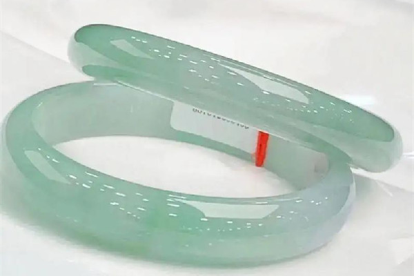 翡翠手鐲哪個品種的好 翡翠手鐲種水等級區(qū)分 翡翠手鐲哪個品種的好 翡翠手鐲種水等級區(qū)分