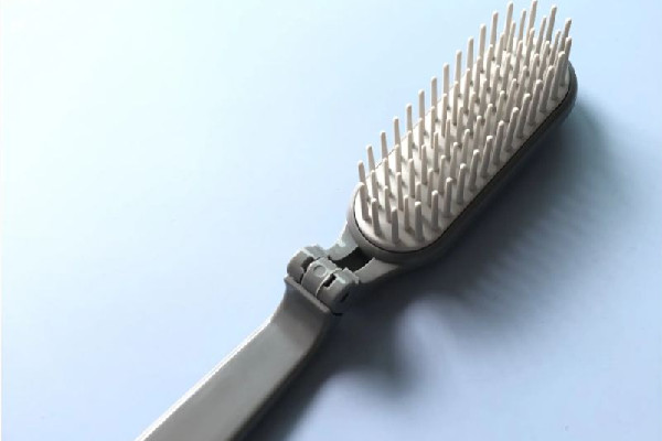 氣墊梳有個(gè)小孔是怎么回事 氣墊梳和木梳子哪個(gè)好 氣墊梳有個(gè)小孔是怎么回事 氣墊梳和木梳子哪個(gè)好