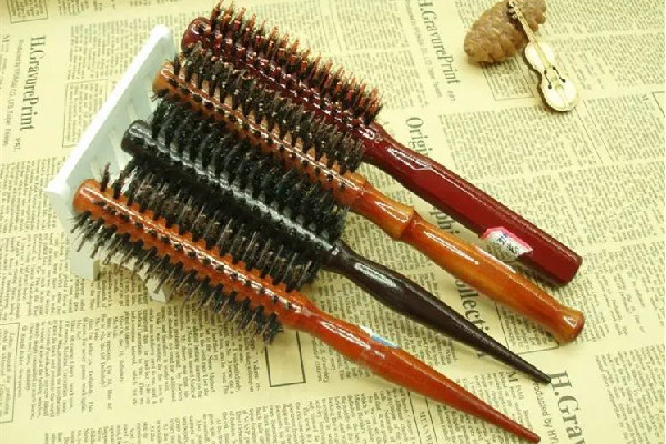 滾梳纏住頭發(fā)怎么辦 滾梳怎么用 滾梳纏住頭發(fā)怎么辦 滾梳怎么用