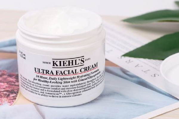 科顏氏保濕面霜和珂潤面霜哪個好用 科顏氏保濕面霜是什么顏色 科顏氏保濕面霜和珂潤面霜哪個好用 科顏氏保濕面霜是什么顏色