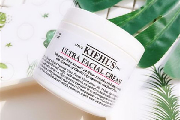 科顏氏保濕面霜和珂潤面霜哪個好用 科顏氏保濕面霜是什么顏色 科顏氏保濕面霜和珂潤面霜哪個好用 科顏氏保濕面霜是什么顏色