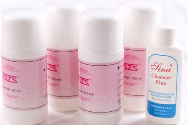 卸甲水對(duì)腐蝕皮膚嗎 卸甲水用什么洗掉 卸甲水對(duì)腐蝕皮膚嗎 卸甲水用什么洗掉