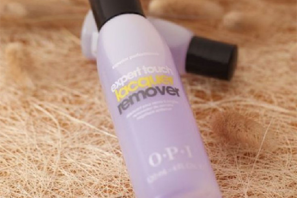 卸甲水使皮膚變皺會好嗎 卸甲水為什么會除膠 卸甲水使皮膚變皺會好嗎 卸甲水為什么會除膠