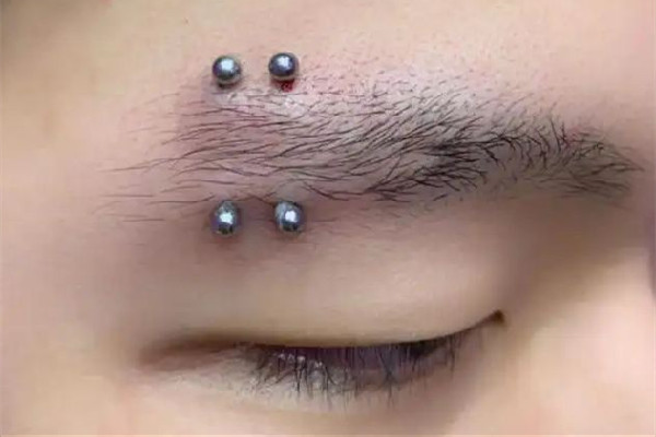 江漢路步行街眾刺紋畫·穿刺·洗紋身·遮蓋穿孔會疼嗎 打眉釘有什么傷害嗎 江漢路步行街眾刺紋畫·穿刺·洗紋身·遮蓋穿孔會疼嗎 打眉釘有什么傷害嗎