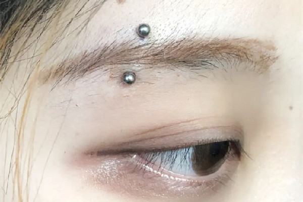 江漢路步行街眾刺紋畫·穿刺·洗紋身·遮蓋穿孔會疼嗎 打眉釘有什么傷害嗎 江漢路步行街眾刺紋畫·穿刺·洗紋身·遮蓋穿孔會疼嗎 打眉釘有什么傷害嗎