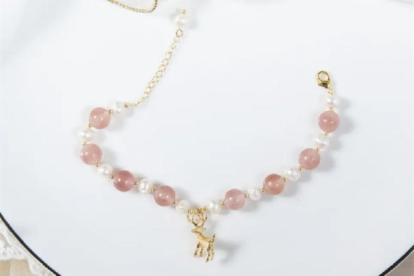 珍珠手鏈?zhǔn)谴笳渲楹眠€是小珍珠好 珍珠手鏈一般穿多少顆 珍珠手鏈?zhǔn)谴笳渲楹眠€是小珍珠好 珍珠手鏈一般穿多少顆