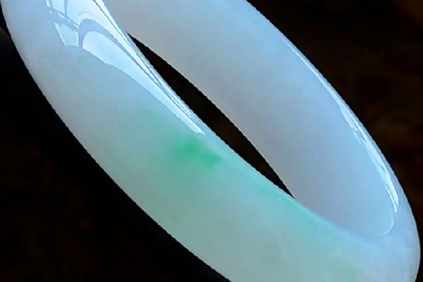 手鐲貴妃是什么意思啊 手鐲適合多大年齡 手鐲貴妃是什么意思啊 手鐲適合多大年齡