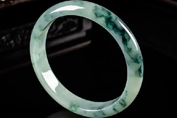 手鐲有裂紋有什么講究 手鐲有裂紋能買嗎 手鐲有裂紋有什么講究 手鐲有裂紋能買嗎