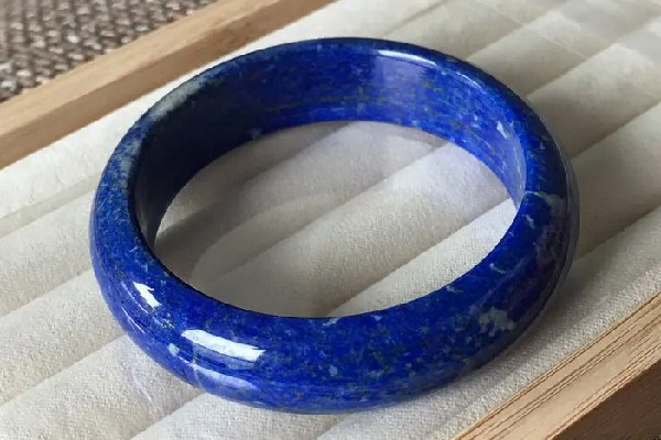 手鐲貴妃是什么意思啊 手鐲適合多大年齡 手鐲貴妃是什么意思啊 手鐲適合多大年齡