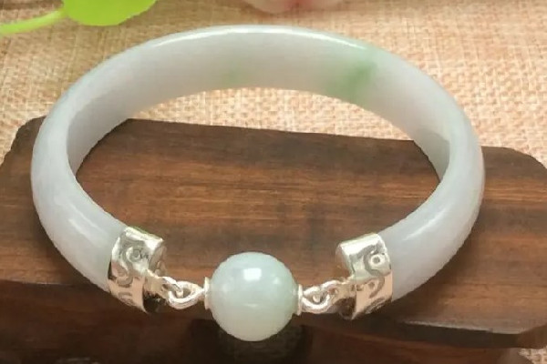 手鐲貴妃是什么意思啊 手鐲適合多大年齡 手鐲貴妃是什么意思啊 手鐲適合多大年齡