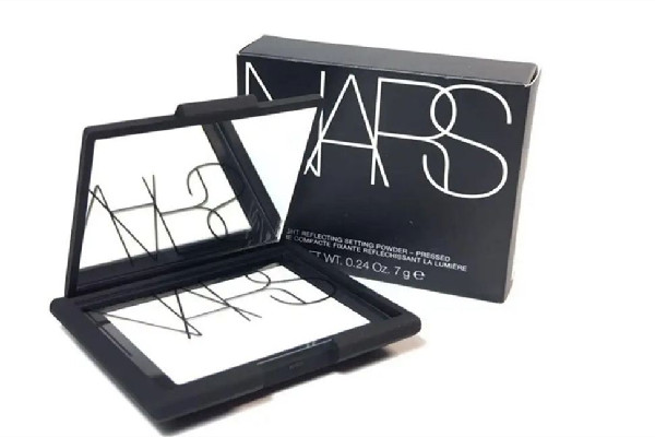 nars蜜粉餅和散粉哪個(gè)好用 nars蜜粉餅是干什么用的 nars蜜粉餅和散粉哪個(gè)好用 nars蜜粉餅是干什么用的