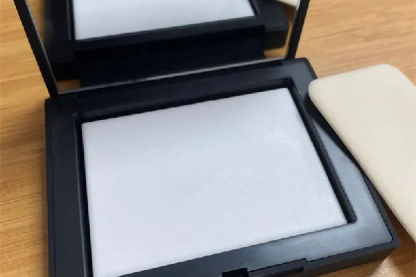 nars蜜粉餅為什么摸起來(lái)很滑 nars蜜粉餅可以直接用嗎 nars蜜粉餅為什么摸起來(lái)很滑 nars蜜粉餅可以直接用嗎