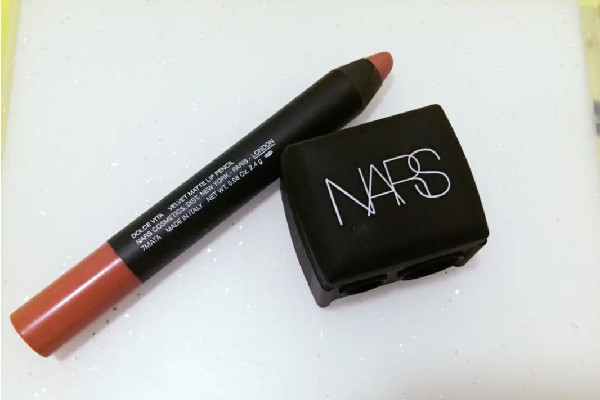 nars唇膏筆要用卷筆刀嗎 nars唇膏筆怎么辨別真假 nars唇膏筆要用卷筆刀嗎 nars唇膏筆怎么辨別真假