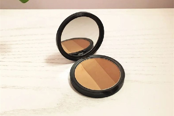 修容粉不定妝會掉嗎 用完修容粉要不要定妝 修容粉不定妝會掉嗎 用完修容粉要不要定妝