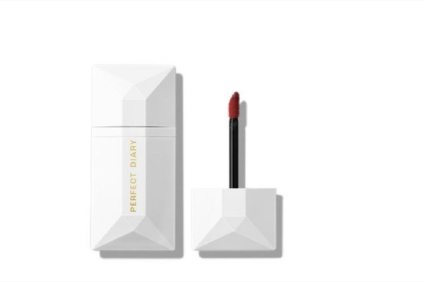 完美日記名片唇釉真假區(qū)別 完美日記名片唇釉會掉色嗎 完美日記名片唇釉真假區(qū)別 完美日記名片唇釉會掉色嗎