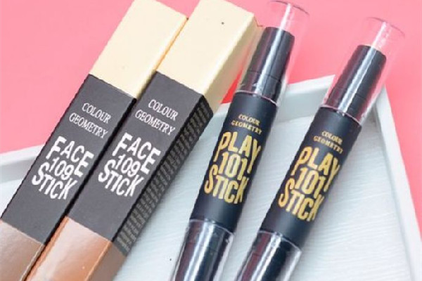 修容棒用什么暈開 修容棒可以用美妝蛋暈開嗎 修容棒用什么暈開 修容棒可以用美妝蛋暈開嗎