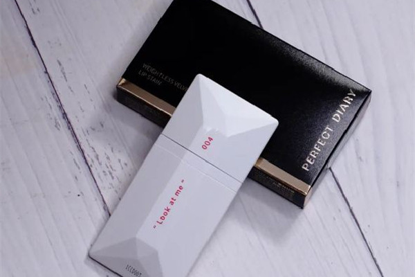 完美日記名片唇釉怎么樣 完美日記名片唇釉會(huì)沾杯嗎 完美日記名片唇釉怎么樣 完美日記名片唇釉會(huì)沾杯嗎