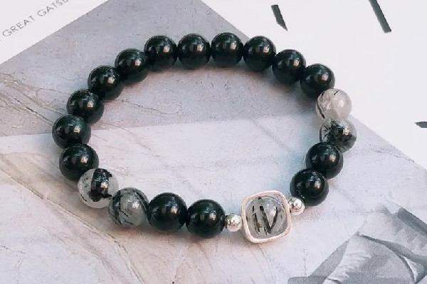 黑曜石是屬火還是屬水 黑曜石適合五行缺什么的人戴 黑曜石是屬火還是屬水 黑曜石適合五行缺什么的人戴