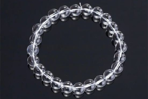 白水晶的功效和作用 白水晶適合什么屬相戴 白水晶的功效和作用 白水晶適合什么屬相戴