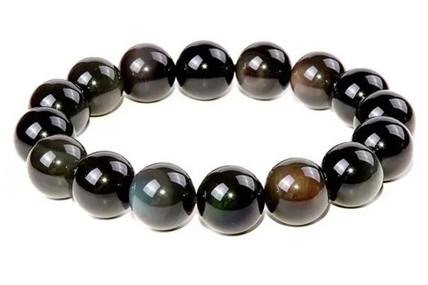 黑曜石的功效和作用 黑曜石可以辟邪嗎 黑曜石的功效和作用 黑曜石可以辟邪嗎