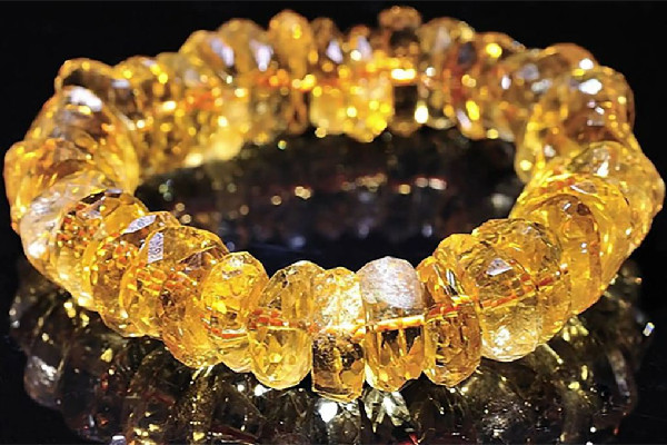 黃水晶的功效和作用 黃水晶對(duì)事業(yè)有幫助嗎 黃水晶的功效和作用 黃水晶對(duì)事業(yè)有幫助嗎