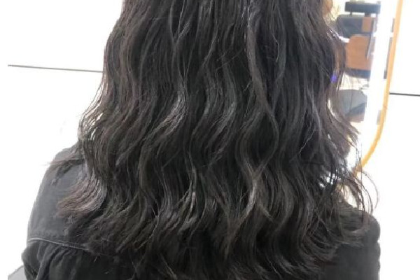 燙頭發(fā)多久可以燙第二次 燙頭發(fā)次數多了會影響身體嗎 燙頭發(fā)多久可以燙第二次 燙頭發(fā)次數多了會影響身體嗎