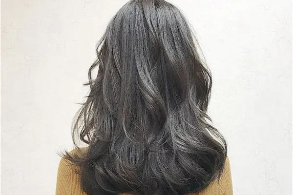 燙頭發(fā)多久可以燙第二次 燙頭發(fā)次數多了會影響身體嗎 燙頭發(fā)多久可以燙第二次 燙頭發(fā)次數多了會影響身體嗎