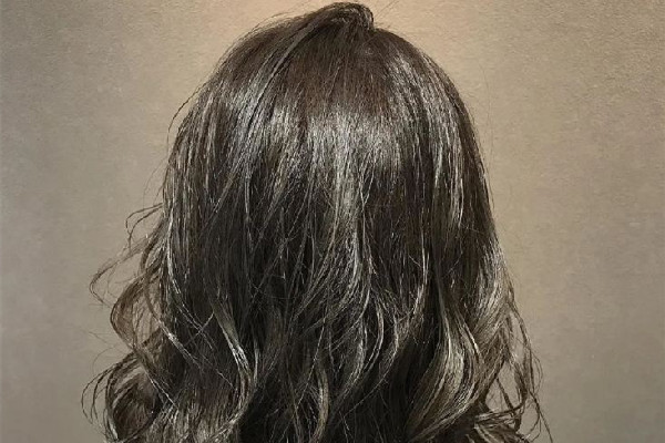 燙頭發(fā)是冷燙好還是熱燙好 燙頭發(fā)哪種不傷頭發(fā) 燙頭發(fā)是冷燙好還是熱燙好 燙頭發(fā)哪種不傷頭發(fā)