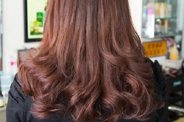 燙頭發(fā)會不會影響發(fā)質(zhì) 燙頭發(fā)后頭發(fā)干枯毛躁怎么辦 燙頭發(fā)會不會影響發(fā)質(zhì) 燙頭發(fā)后頭發(fā)干枯毛躁怎么辦