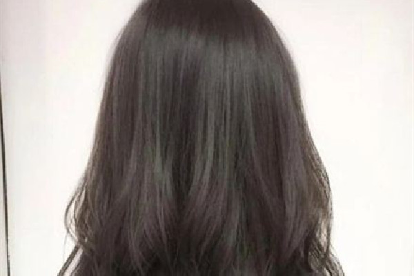 燙頭發(fā)會不會影響發(fā)質(zhì) 燙頭發(fā)后頭發(fā)干枯毛躁怎么辦 燙頭發(fā)會不會影響發(fā)質(zhì) 燙頭發(fā)后頭發(fā)干枯毛躁怎么辦