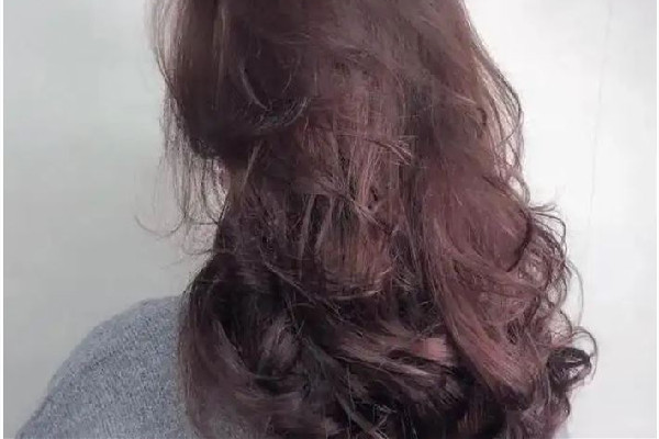 燙頭發(fā)是冷燙好還是熱燙好 燙頭發(fā)哪種不傷頭發(fā) 燙頭發(fā)是冷燙好還是熱燙好 燙頭發(fā)哪種不傷頭發(fā)