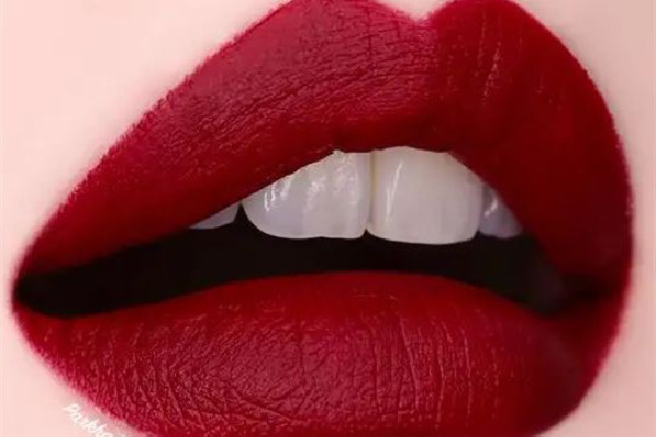 啞光口紅好還是滋潤口紅好 啞光口紅會(huì)不會(huì)很干 啞光口紅好還是滋潤口紅好 啞光口紅會(huì)不會(huì)很干