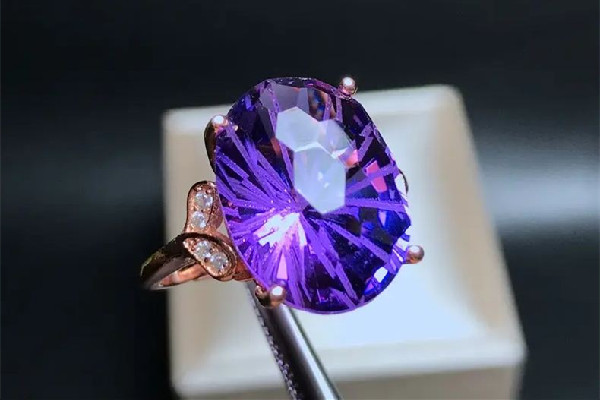 紫水晶有棉絮是真的嗎 紫水晶有棉絮還值錢嗎 紫水晶有棉絮是真的嗎 紫水晶有棉絮還值錢嗎