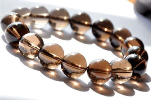 茶晶會(huì)越戴越透明嗎 茶晶戴在脖子上好嗎 茶晶會(huì)越戴越透明嗎 茶晶戴在脖子上好嗎