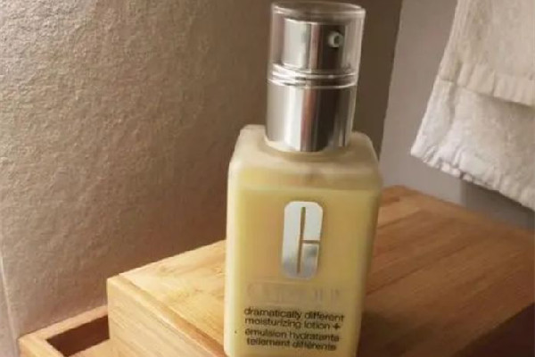 倩碧黃油和蘭蔻粉水是絕配嗎 倩碧黃油和什么水搭配最好 倩碧黃油和蘭蔻粉水是絕配嗎 倩碧黃油和什么水搭配最好