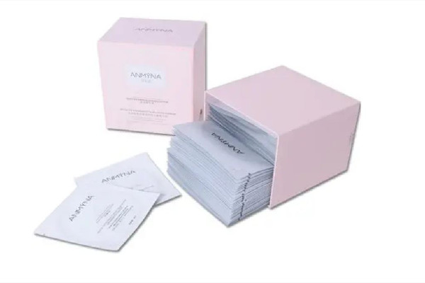 卸妝棉要和卸妝水一起用嗎 卸妝棉要打濕嗎 卸妝棉要和卸妝水一起用嗎 卸妝棉要打濕嗎