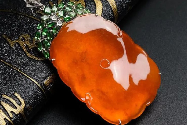 紅翡翠怎么辨別真假 紅翡翠有哪些紅 紅翡翠怎么辨別真假 紅翡翠有哪些紅