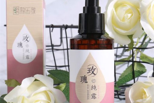 玫瑰純露的功效和作用 玫瑰純露可以美白嗎 玫瑰純露的功效和作用 玫瑰純露可以美白嗎