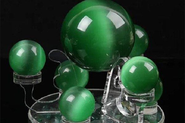 綠水晶的功效及寓意 綠水晶屬于五行屬什么 綠水晶的功效及寓意 綠水晶屬于五行屬什么