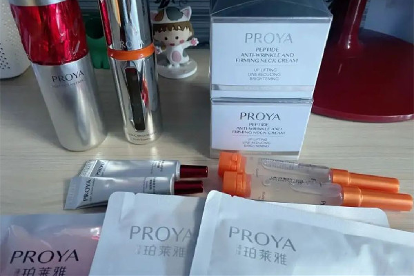 珀萊雅早c晚a適合什么膚質(zhì) 珀萊雅早c晚a會導(dǎo)致脫皮嗎 珀萊雅早c晚a適合什么膚質(zhì) 珀萊雅早c晚a會導(dǎo)致脫皮嗎