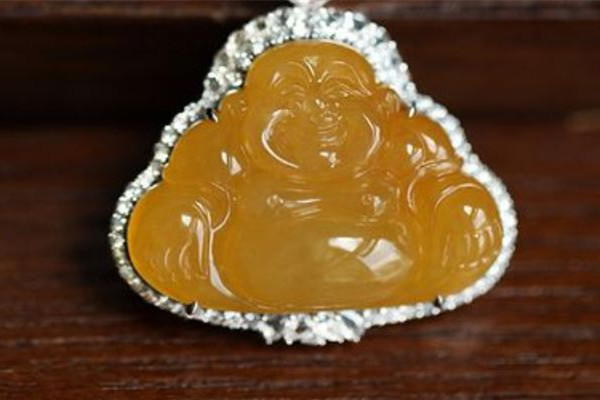 玉佛吊墜怎么清洗 玉佛吊墜可以用酒精擦嗎 玉佛吊墜怎么清洗 玉佛吊墜可以用酒精擦嗎