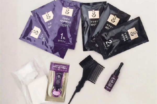 染發(fā)膏和雙氧奶混合要靜置多久 染發(fā)膏和雙氧奶的比例 染發(fā)膏和雙氧奶混合要靜置多久 染發(fā)膏和雙氧奶的比例