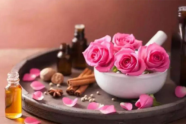 玫瑰精油對(duì)女性的好處 玫瑰精油可以口服嗎 玫瑰精油對(duì)女性的好處 玫瑰精油可以口服嗎